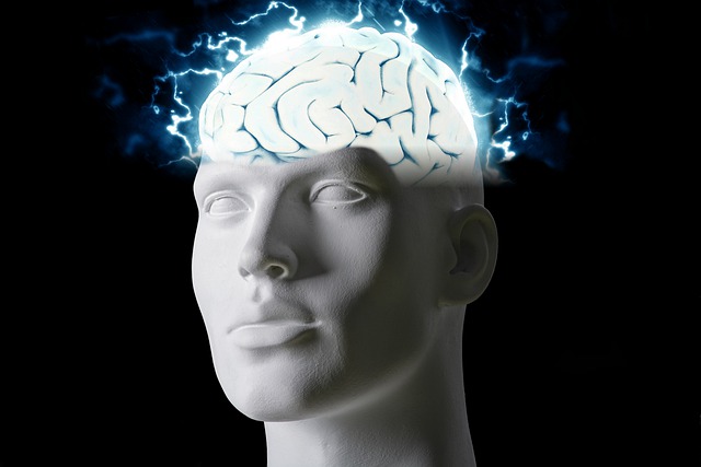 stilisierter Kopf mit dem aktiven Gehirn
